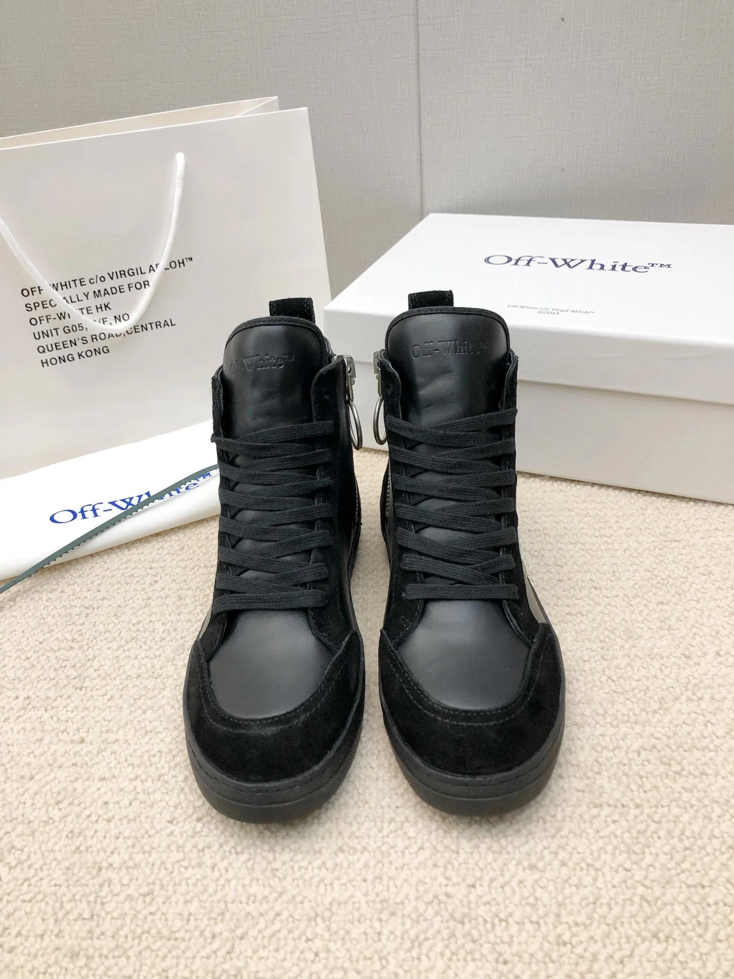 Men's men's shoes P540! 🌈🌈OFF WHITE🌈🌈 ⚡️Couple model⚡️🍓New color🍓 👉Ex-factory price: 130-45 The latest Gaobang street casual Martin style masterpiece, released the highest quality version on the market 👊 Series original mold opening, original lasting, production technology 1:1 original ➰🔜The best choice for more and more celebrities and Internet celebrities🔸In classics Change🔸Innovate in the trend🔸Strive to break away from the shackles of bad street design🔝Although he is not the originator of fashion design, he is definitely a shining dark horse in avant-garde design🐴🆙Do not follow the trend🔅Not universal beauty🔅 Fabric💯First-layer cowhide/suede Lining💯cowhide lining Foot pad💯Original molded high-elastic environmentally friendly molding pad Midsole💯Original lasting process Outsole💯Rubber outsole Packaging💯Full set of packaging synchronized with the official website (brand wrapping paper, brand certificate, brand cloth bag)